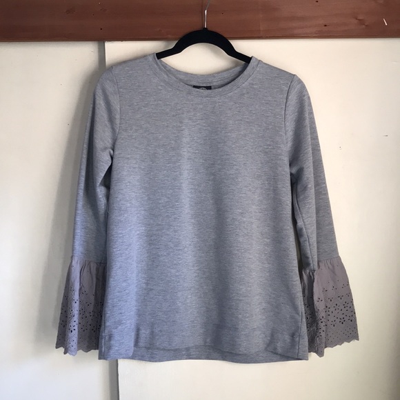 Bobeau Eyelet Bell Sleeve Gray Sweater size small - Picture 2 of 5